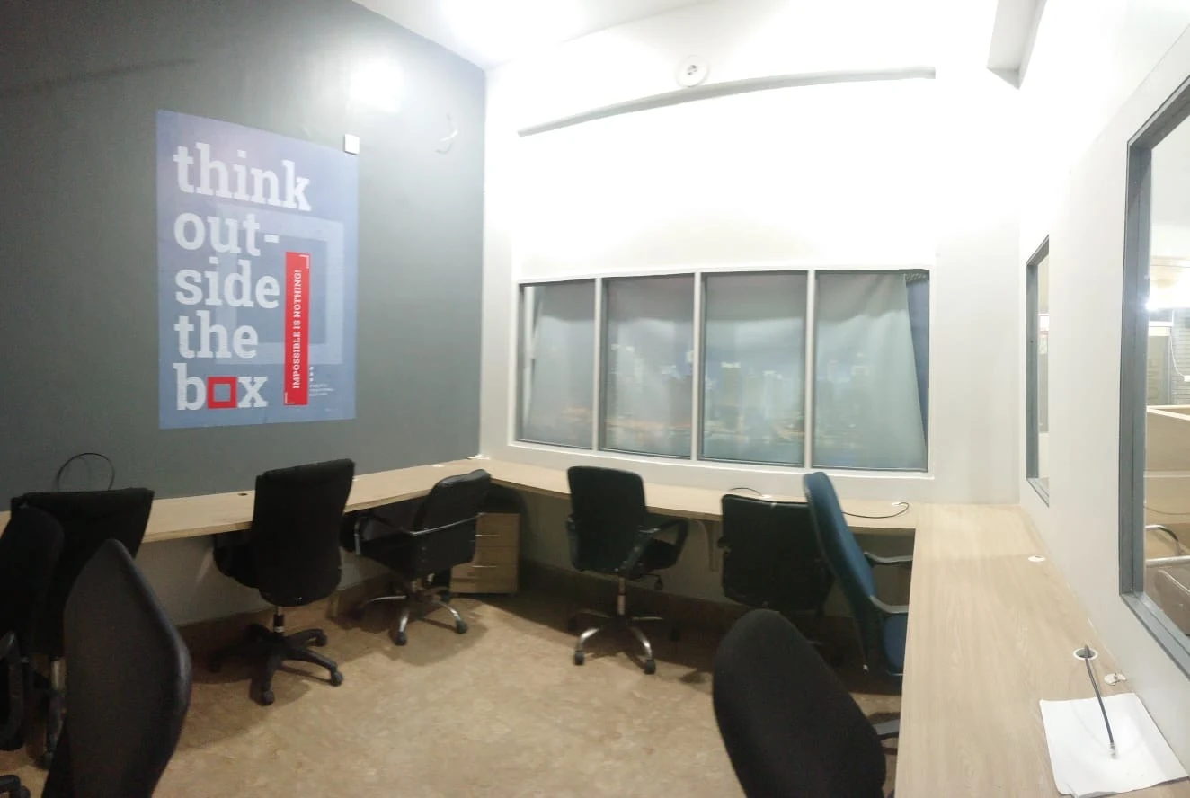 Think outside the box — workspace lounge